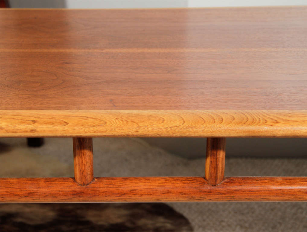 Mid-century Coffee Table By Lane In Excellent Condition In New York, NY